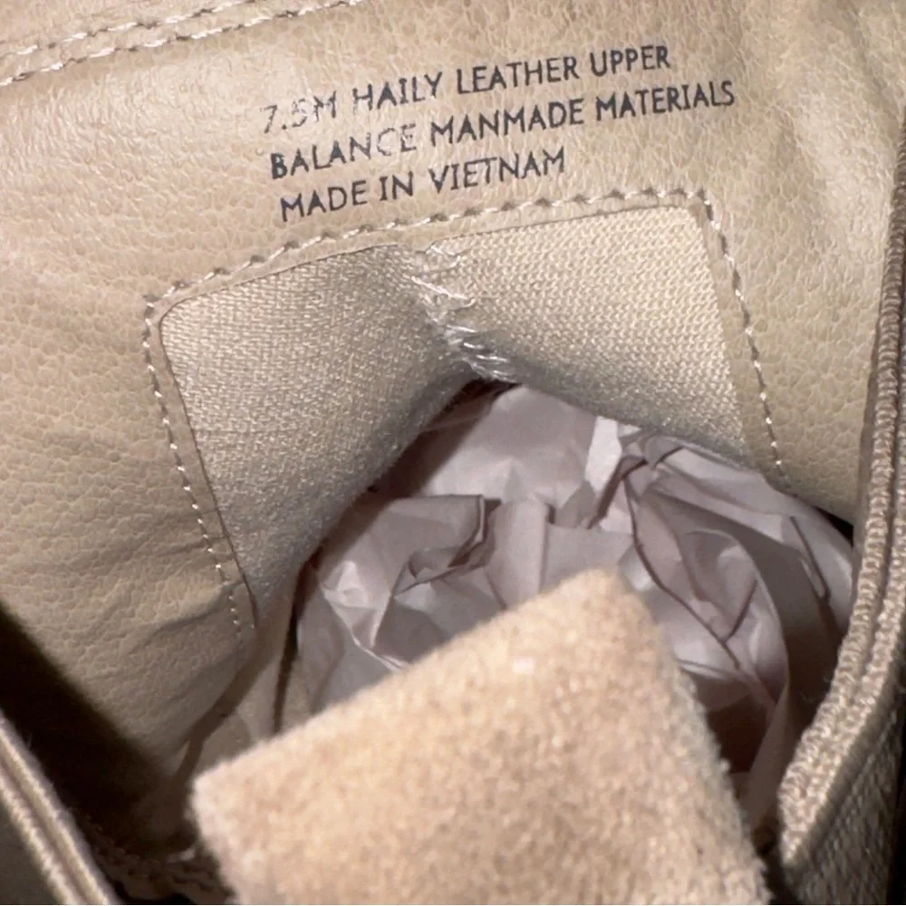 Dolce Vita Haily‎ Taupe Suede Chelsea Ankle Boots Lug Sole Women’s 7.5M